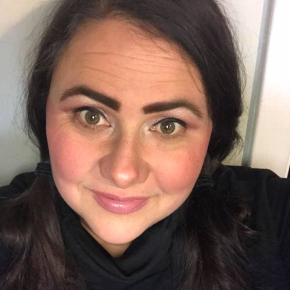 Meet your Posher, Cindy - Picture 1 of 1